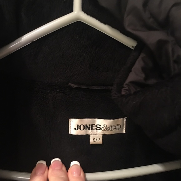 Ladies like new Jones and company long winter coat. Black size small - Picture 3 of 3